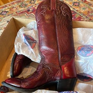 Like new, Hondo boots, sz 5B, 13”. Bordeaux Viking Elk These boots are like new!